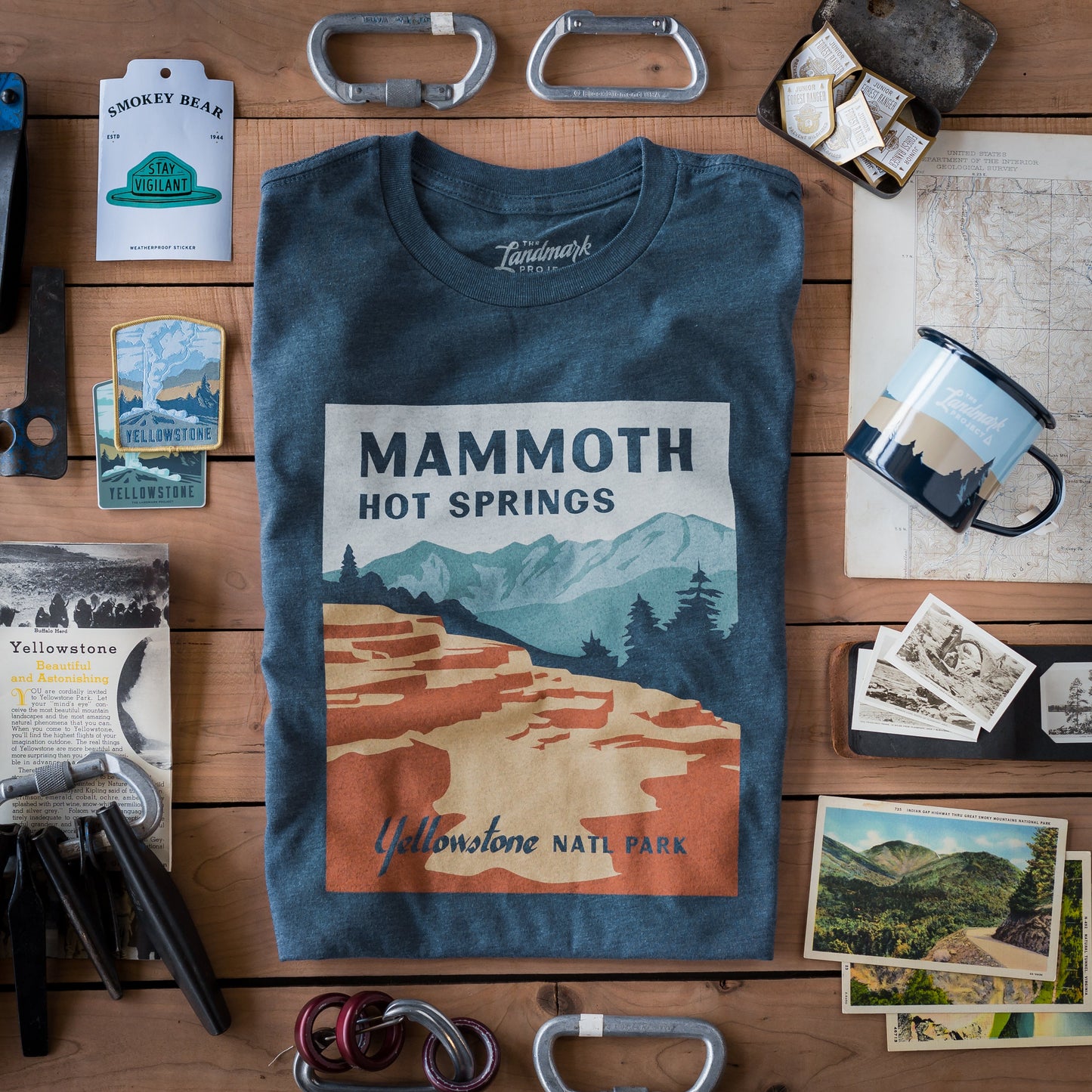 Mammoth Hot Springs t-shirt in navy